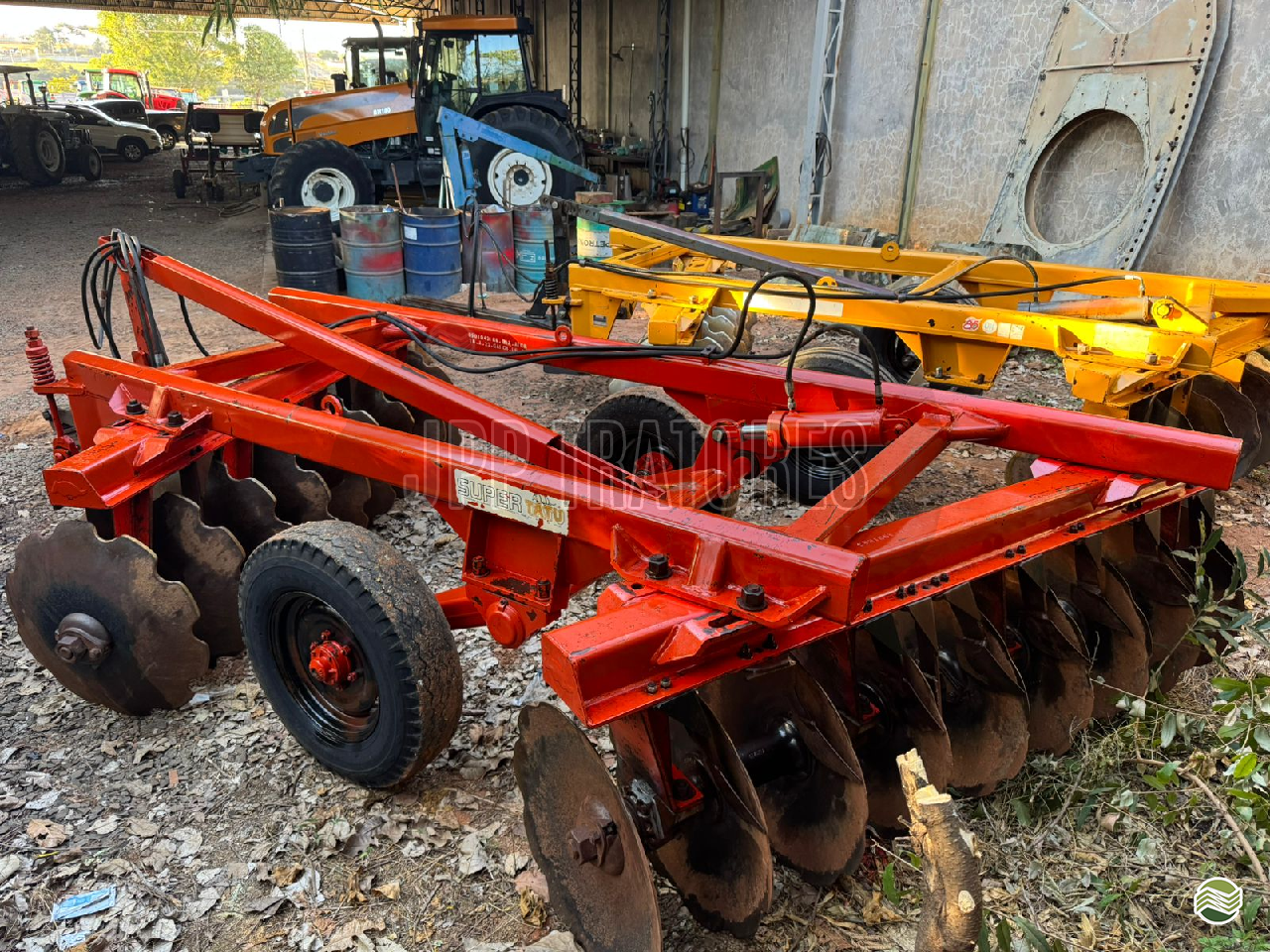 IMPLEMENTOS AGRICOLAS GRADE INTERMEDIÁRIA INTERMEDIÁRIA 18 DISCOS JPP Tratores MONTE ALTO SÃO PAULO SP